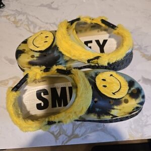 NWOT. Smiley Bae Crocs. Womens Size 8